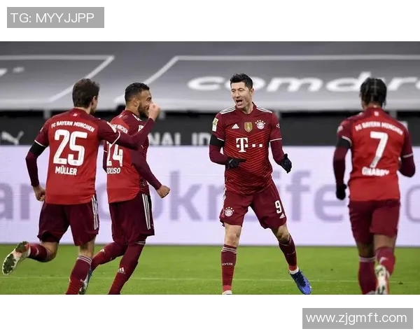 德甲榜首之争：拜仁领跑，多特紧追