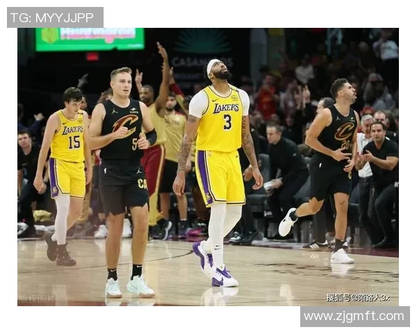 詹姆斯连续第三场比赛砍下30+，领导湖人击败火箭，保持不败势头